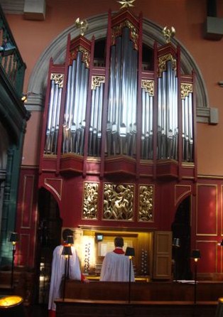 Image: Bedford Park organ case and console