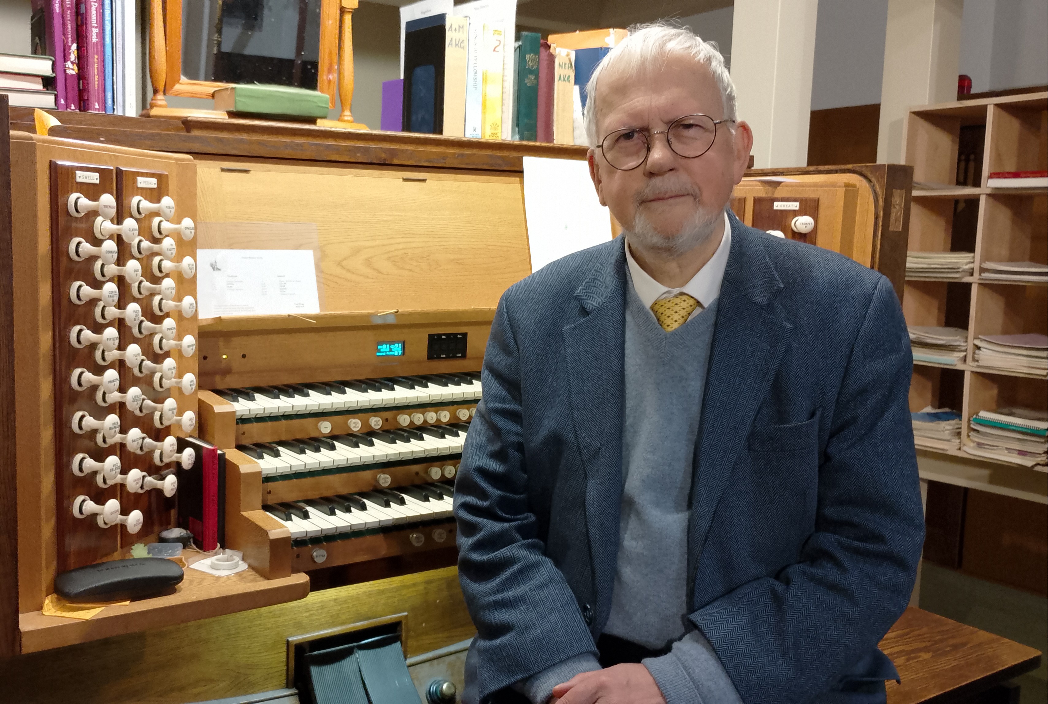 Image: Recitalist Jonathan Gregory at the console