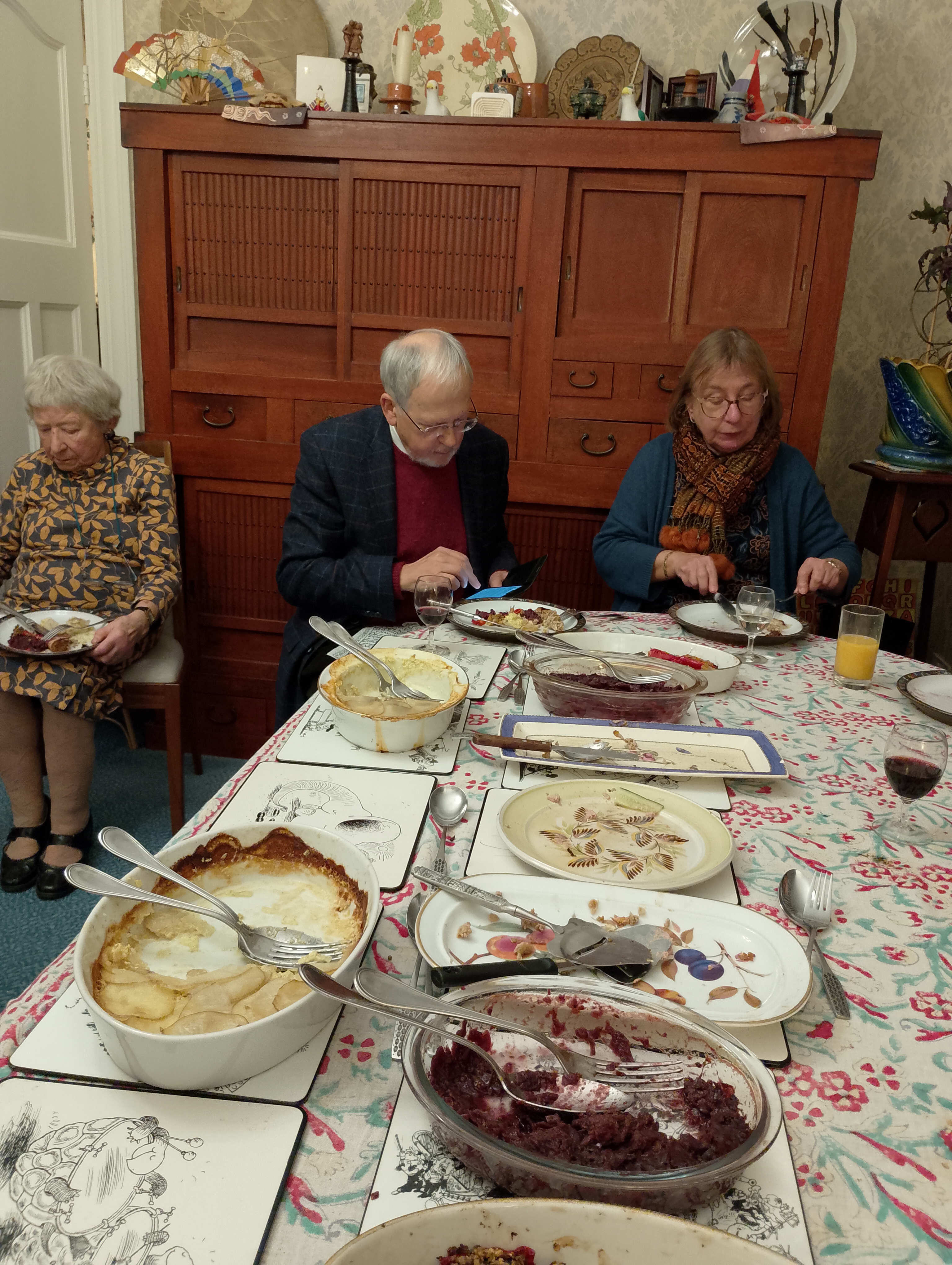Image: EDOA members in the dining room