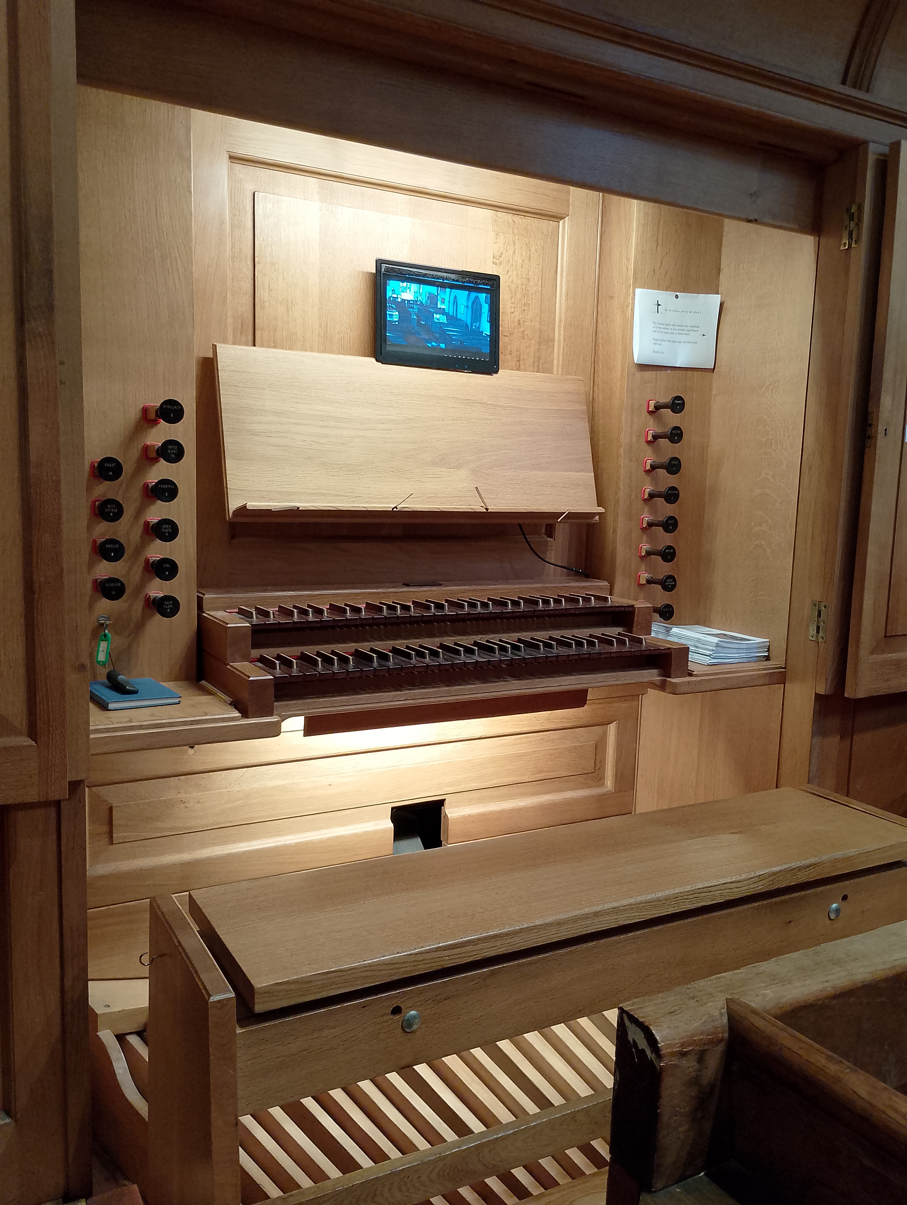 Image: The console at St Michael's Church, St Albans